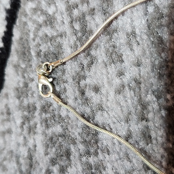 SKULL GLOW-IN-DARK STONE NECKLACE & BUCKET LIST KEEPSAKE BOX - Picture 5 of 14